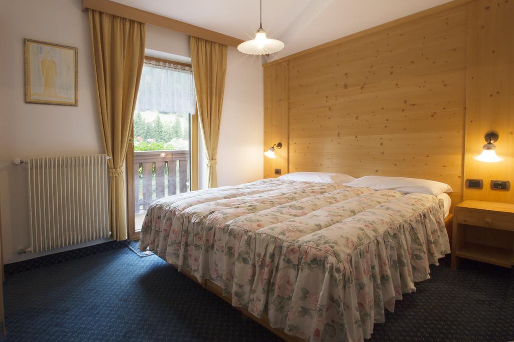 Hotel Al Lago ソラーガ エクステリア 写真