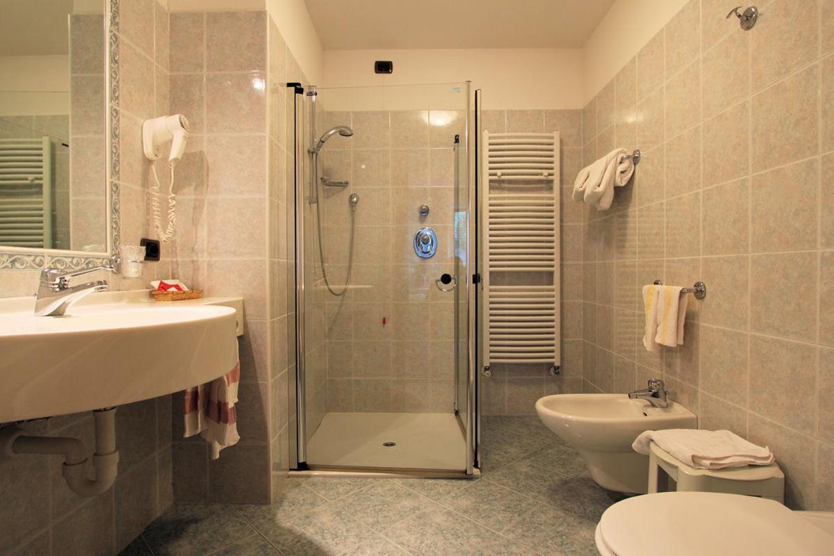 Hotel Al Lago ソラーガ エクステリア 写真